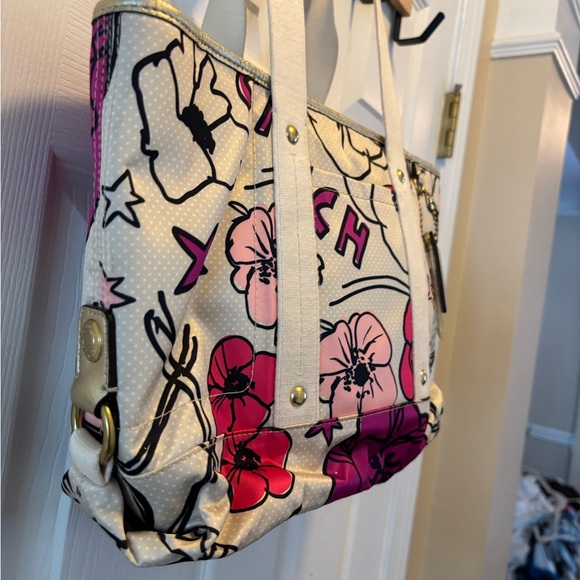 Coach Poppy 2012 (F17148) Kyra Floral Tote Bag in EUC - Picture 4 of 16